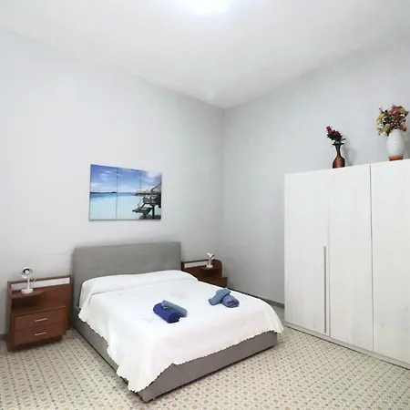 Eracles House Near Ortigia Island